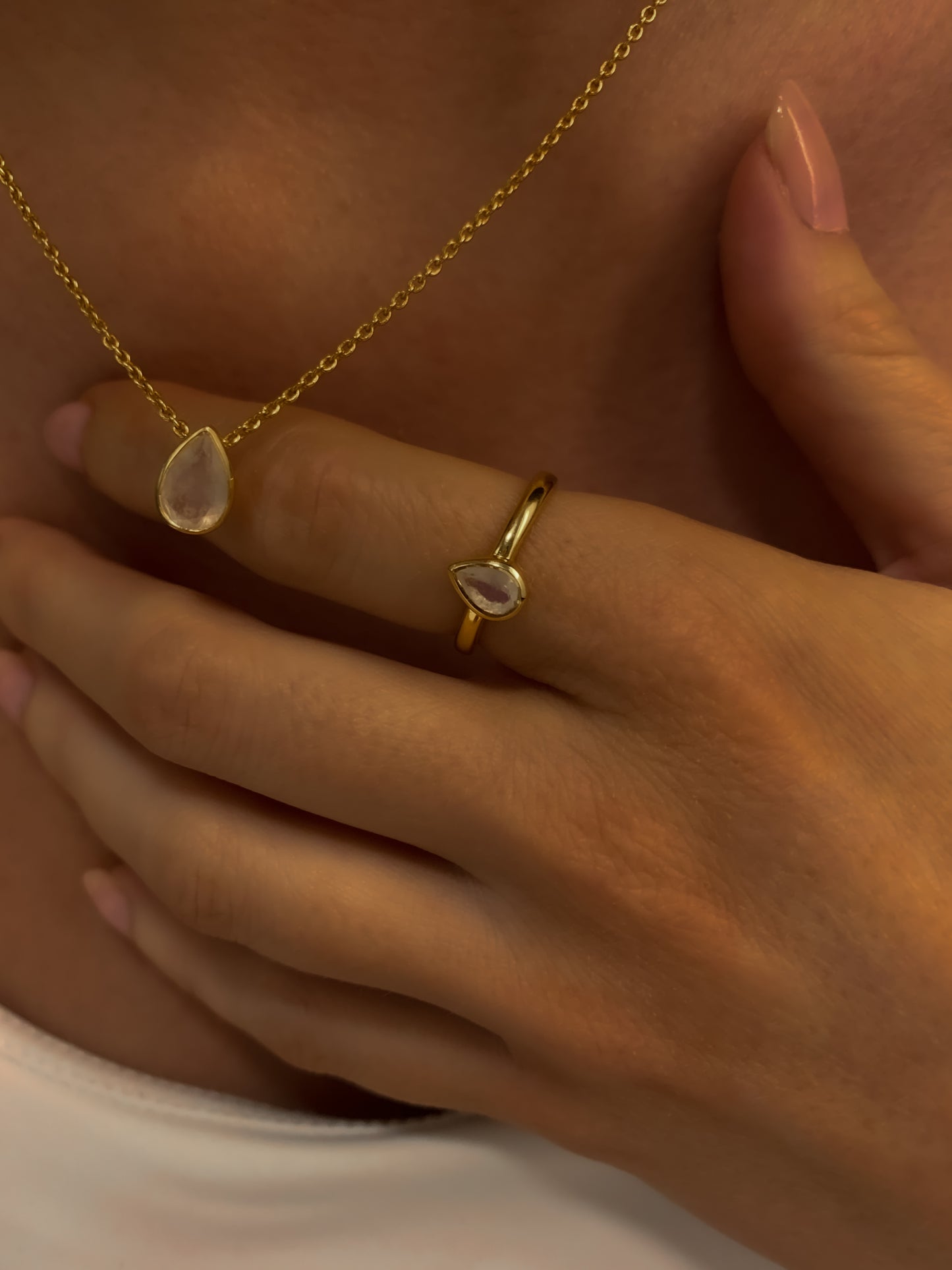Moonstone dewdrop mini