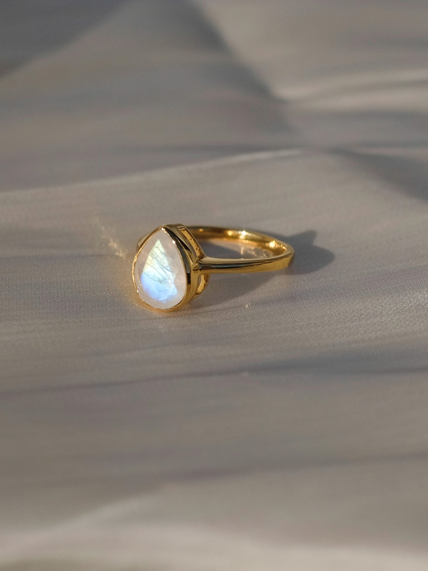 Moonstone dewdrop big